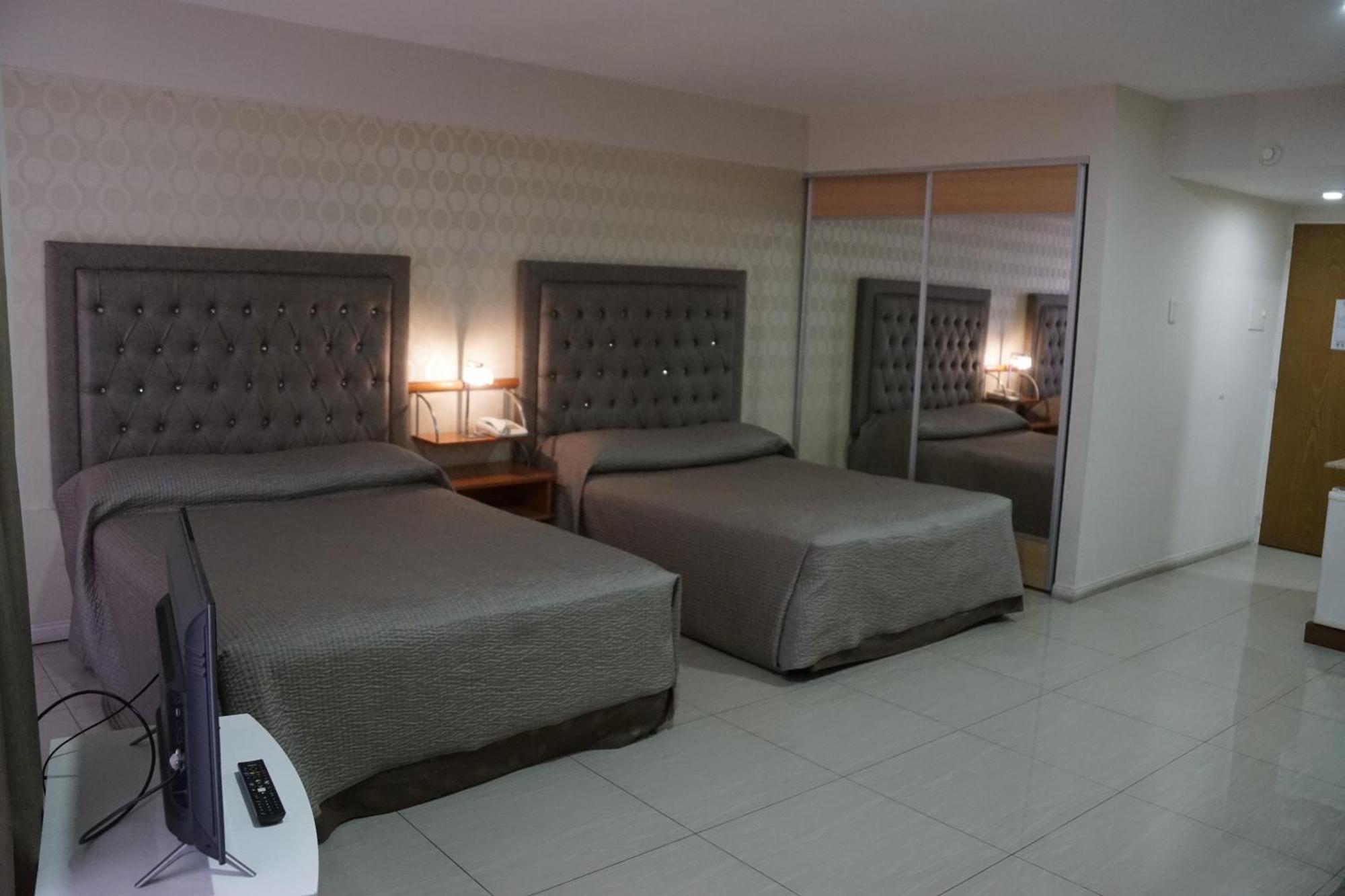 Hotel Howard Johnson Росарио Экстерьер фото
