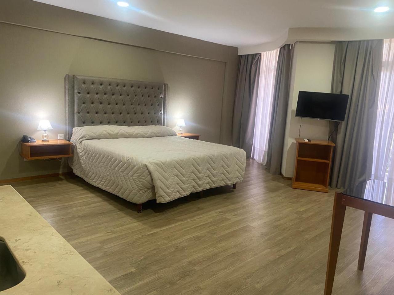 Hotel Howard Johnson Росарио Экстерьер фото