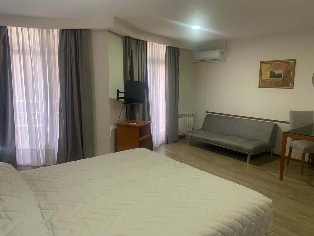 Hotel Howard Johnson Росарио Экстерьер фото