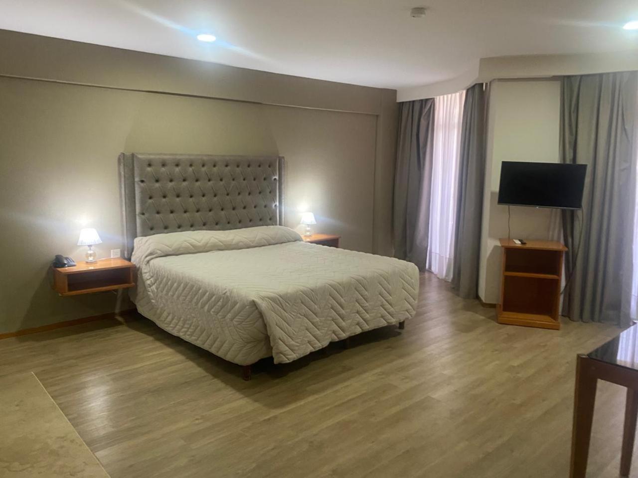 Hotel Howard Johnson Росарио Экстерьер фото