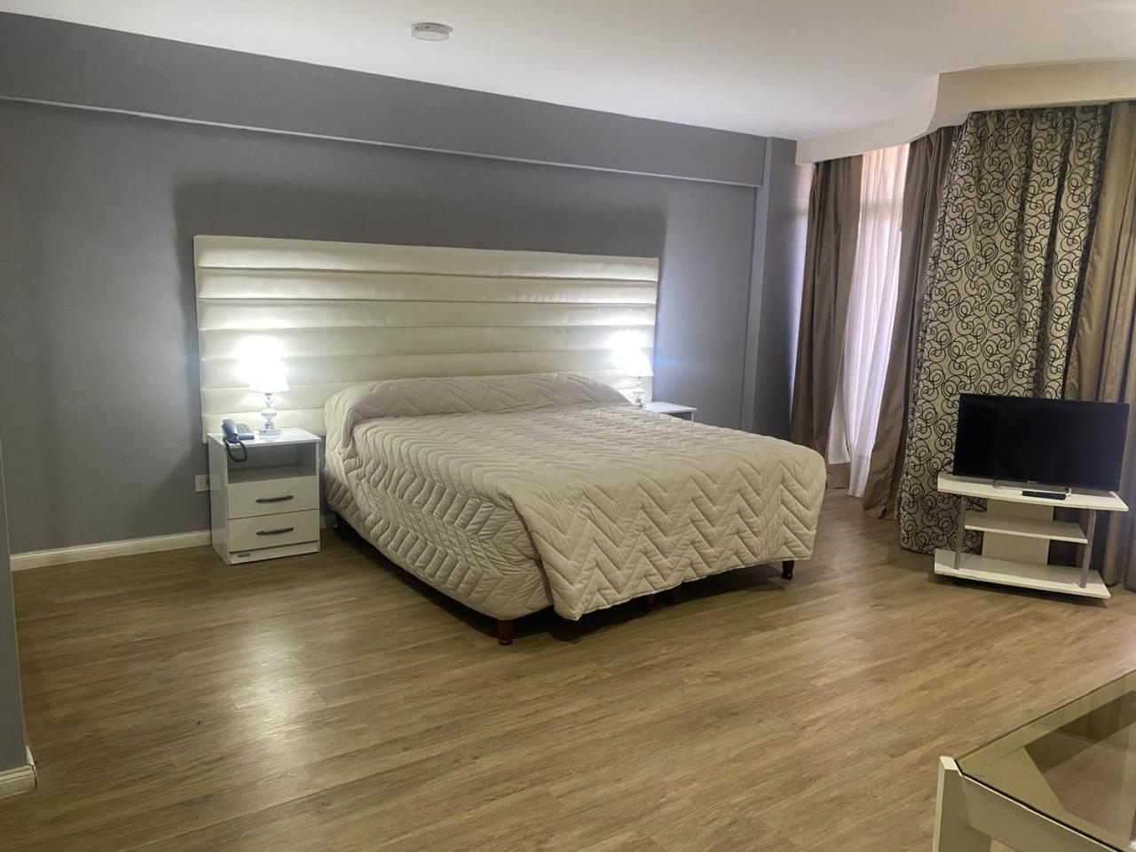 Hotel Howard Johnson Росарио Экстерьер фото